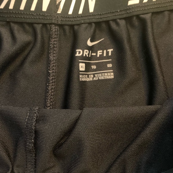 Nike- XL dryfit Black running shorts like new condition - Picture 3 of 6